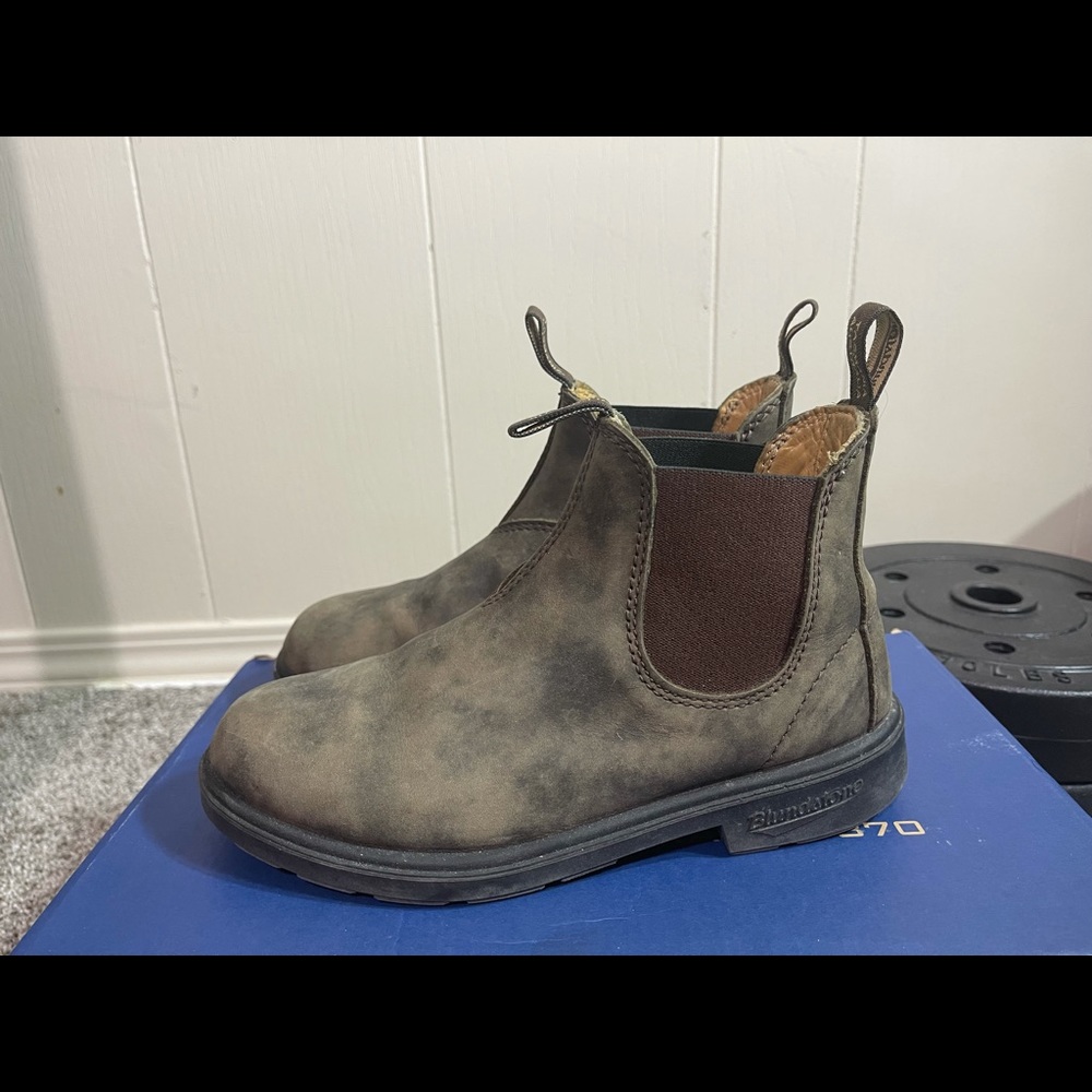 Blundstone women’s size 3 shoes